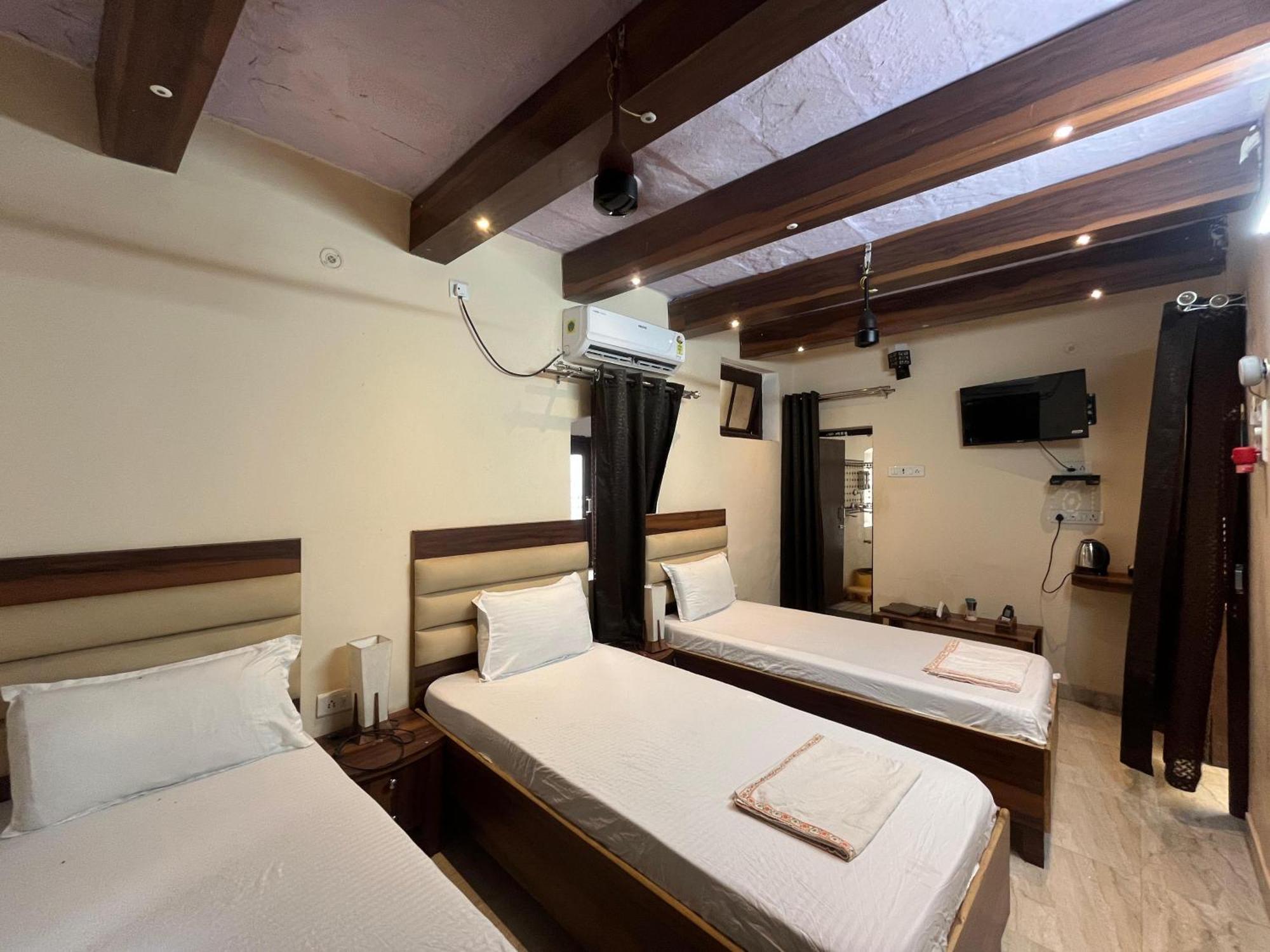 Foreigners Bed & Breakfast Varanasi