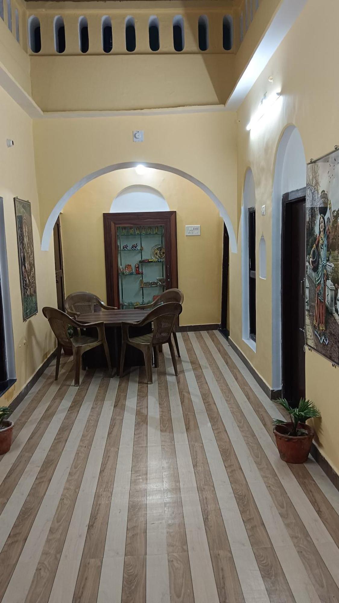 Foreigners Bed & Breakfast Varanasi
